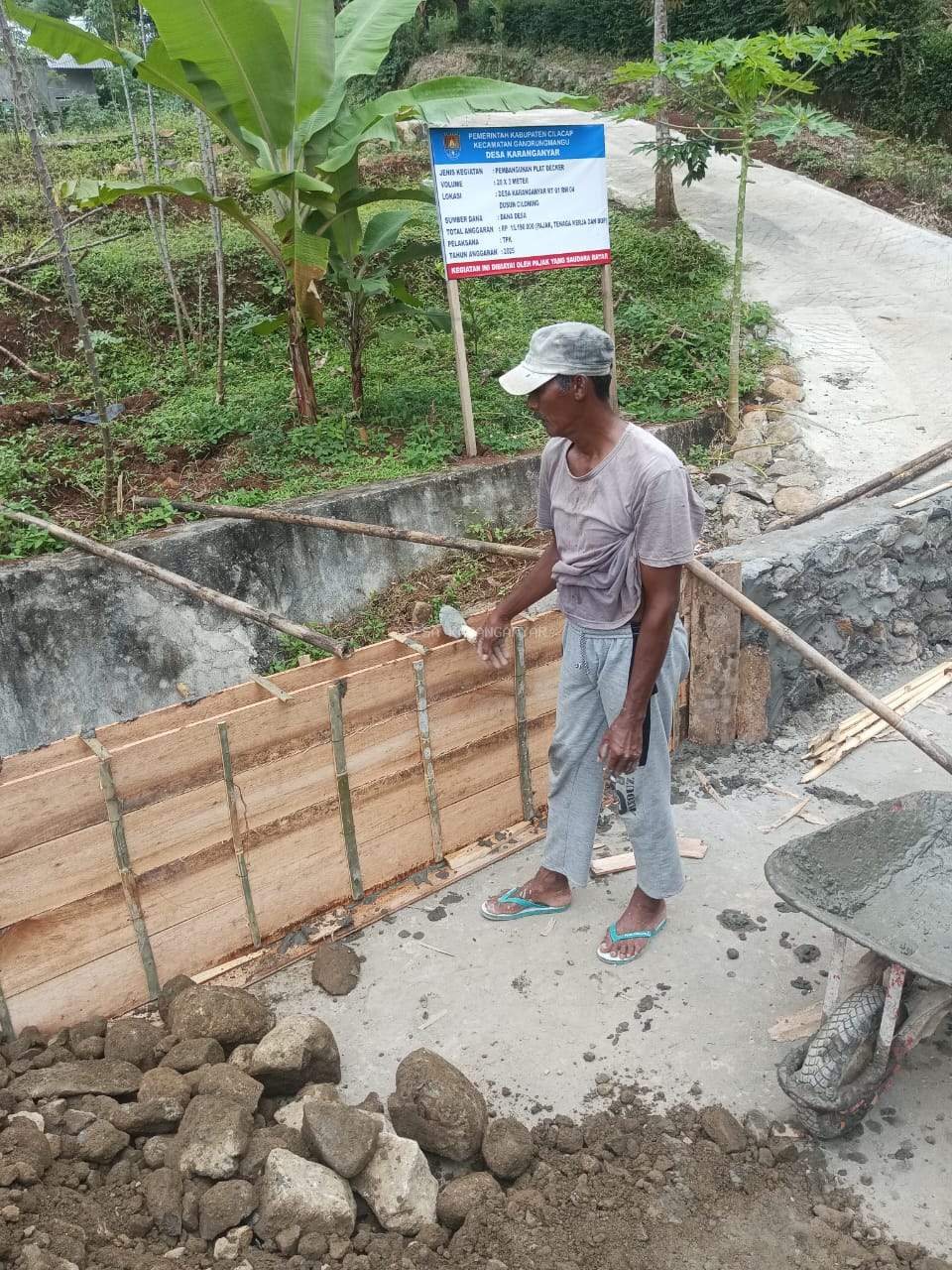 Pembangunan Jembatan RT 01/04